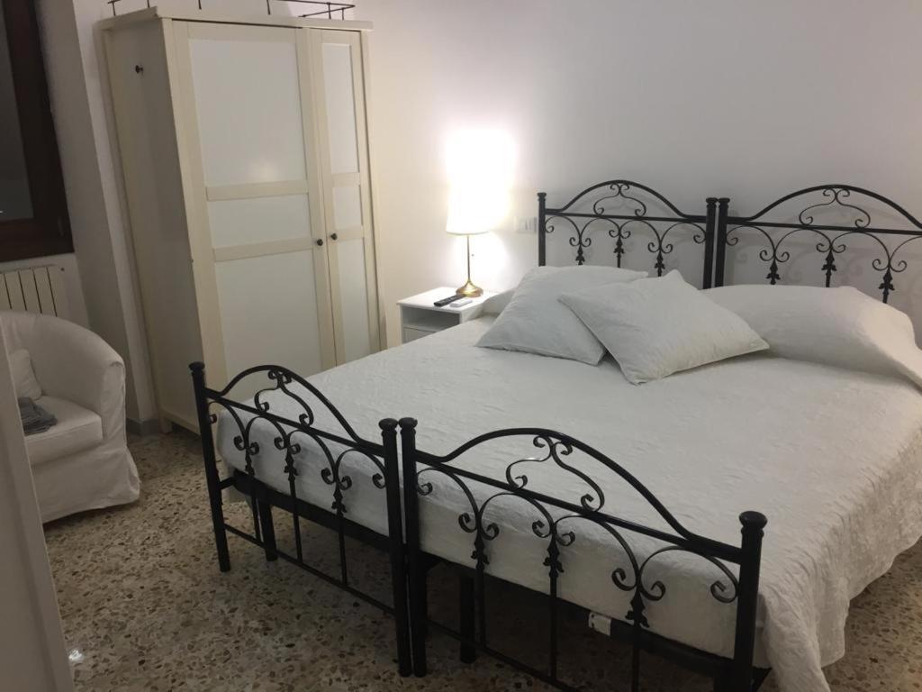 Villino Donna Rita Hotel เลชเช ภายนอก รูปภาพ